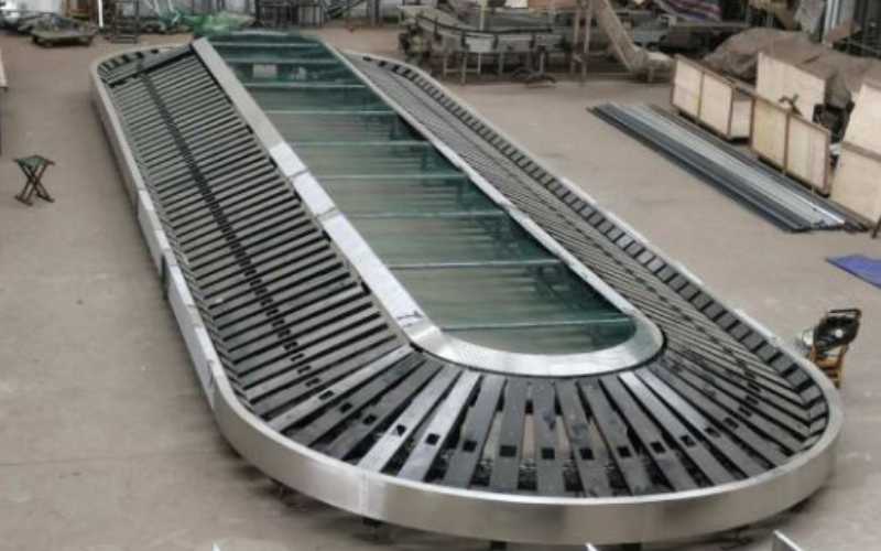 German-made baggage arrival carousel conveyor, efficiently transporting luggage at an airport.